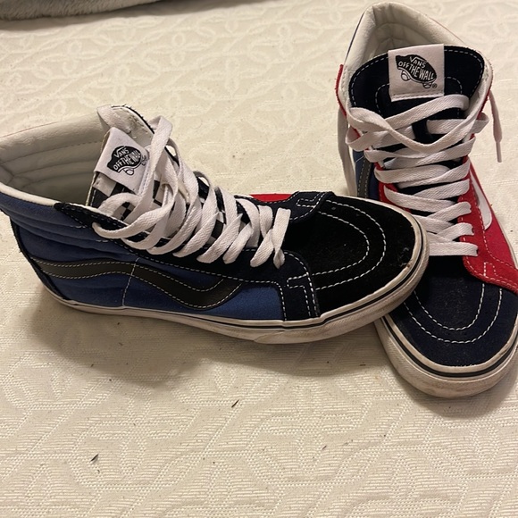 Vans - Picture 2 of 4